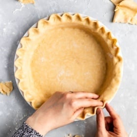 shaping a pie crust